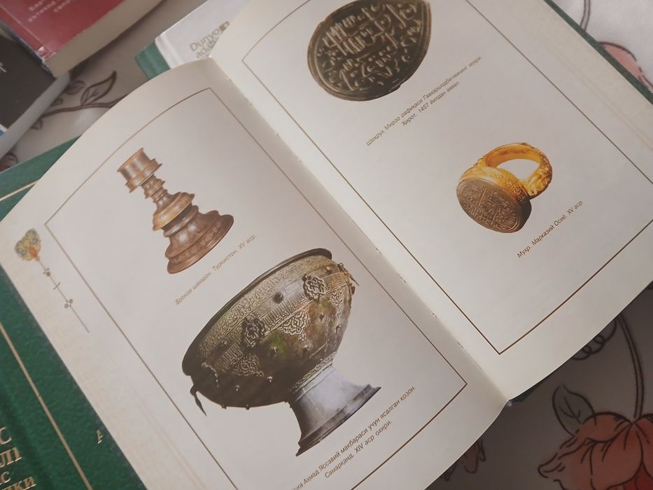 Kitoblar sotiladi...Holati zòr..