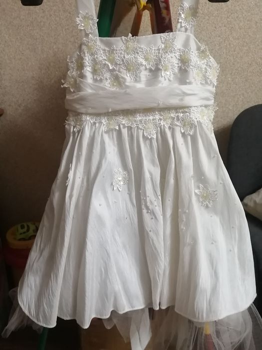 Продам платье красивое для девочки