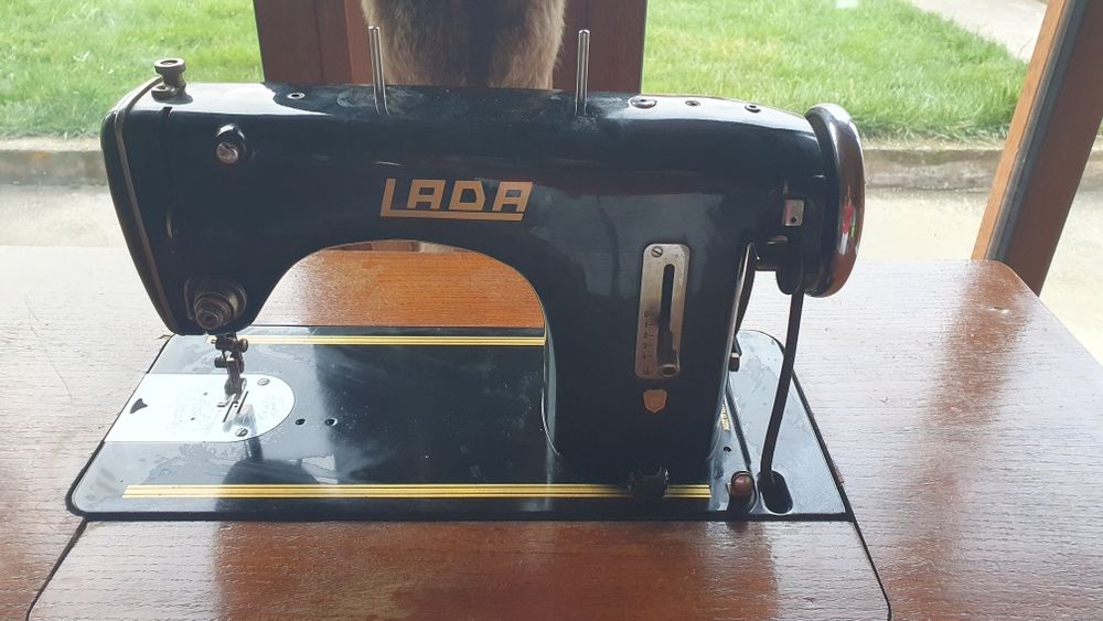Шевна машина "Lada" отлична !