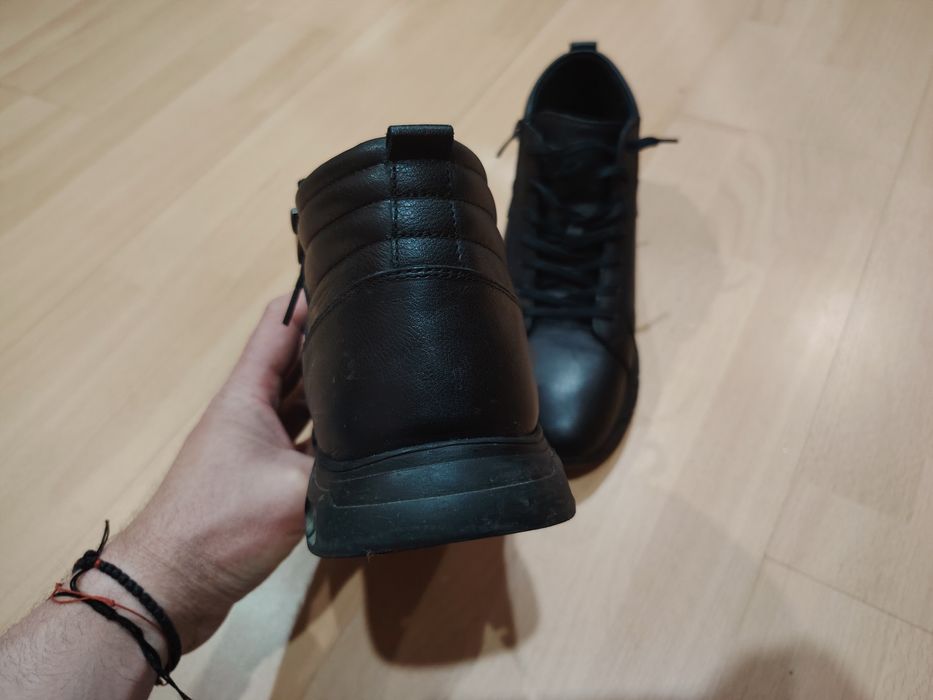 Елегантни кожени обувки номер 43