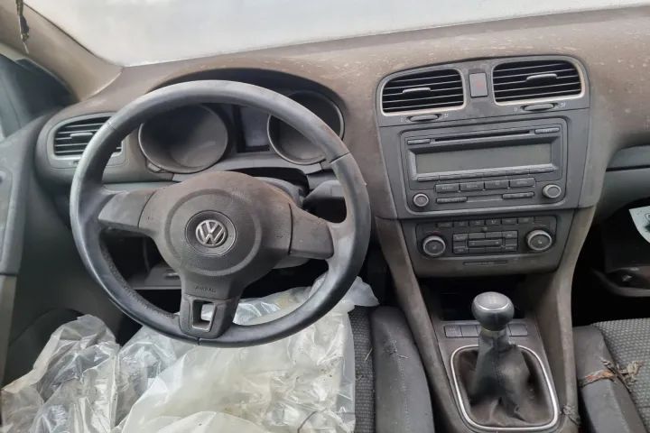 Dezmembrez  VW Golf 6, an 2009, motor 1.6 benzina 102cp cod motor BSE,  dezmembrari piese cutie