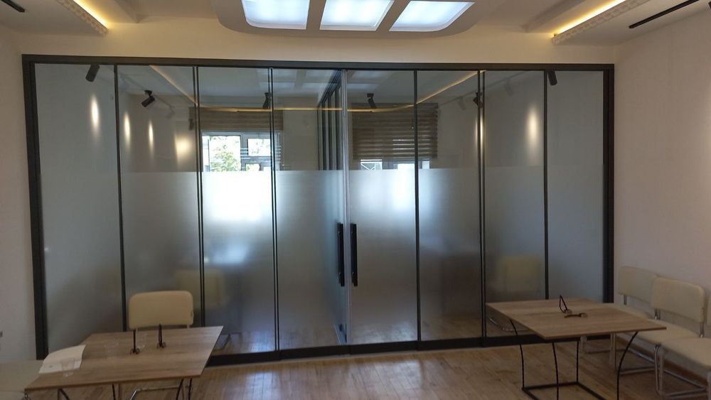 Межкомнатные стеклянные перегородки