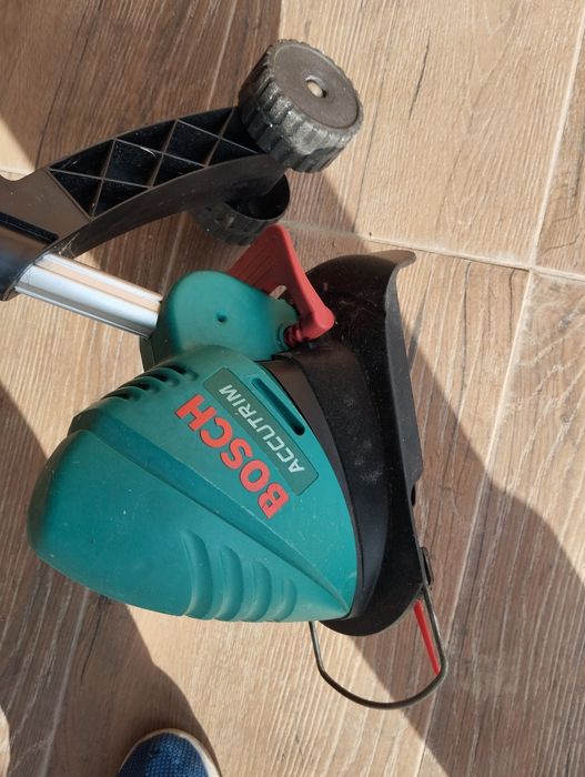 Trimer Bosch pentru gazon