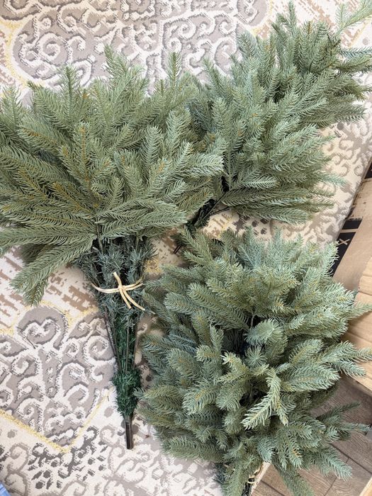 Продам голубую елку литая