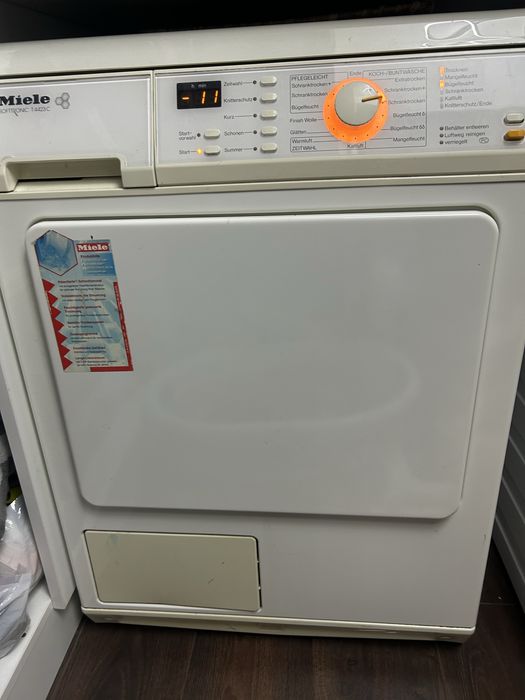 Продавам сушилня Miele Softtronic T4423 C.