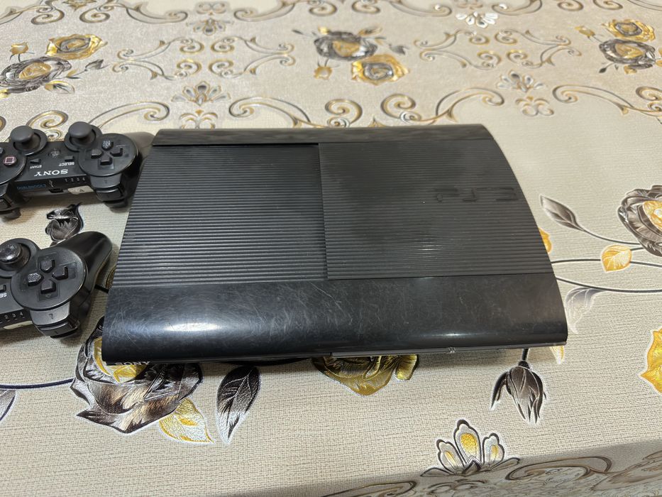 Sony Playstation 3 super slim sotiladi 2 ta bor 500Gb ligidan