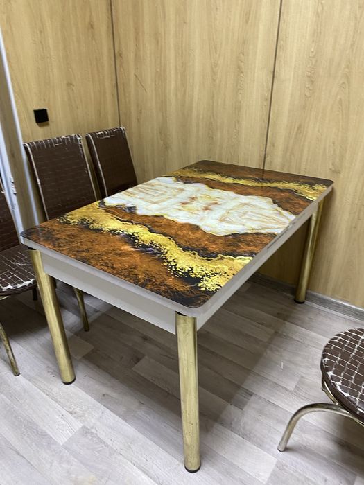 Продается кухонный стол