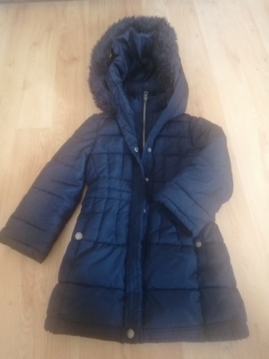 Детско яке с качулка за есенно зимен сезон.