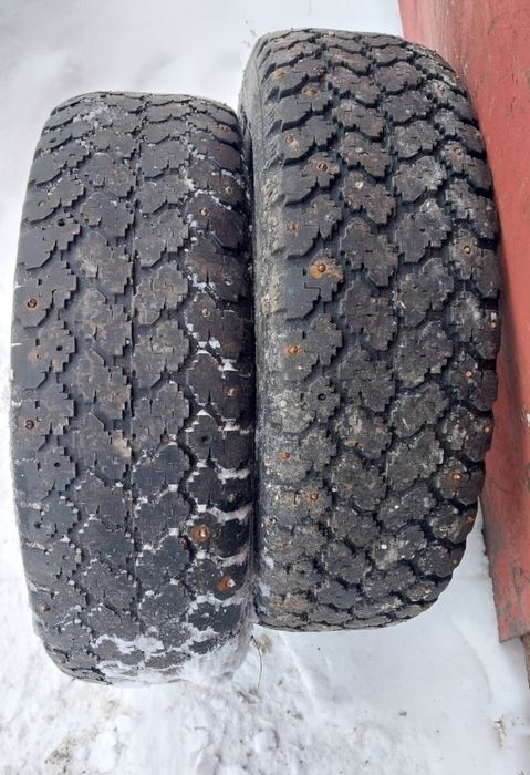 2 шины 215 65 R16. За 2шт 20 тысяч.