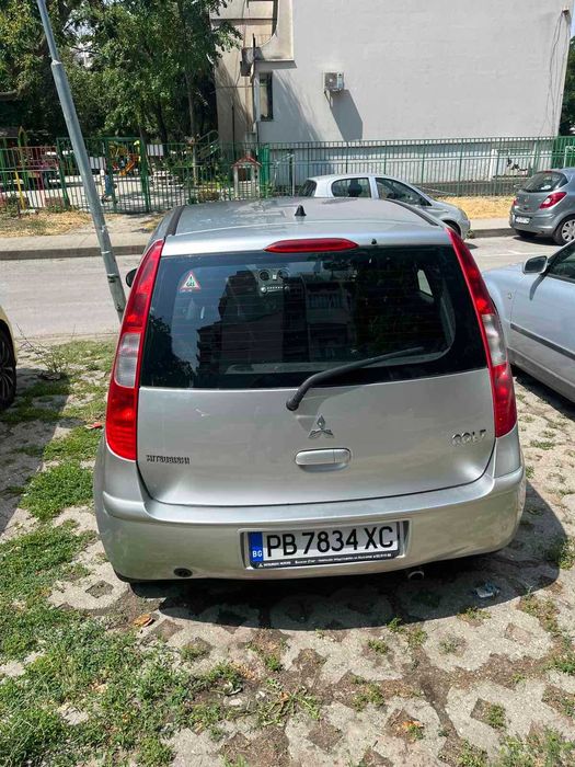 Продавам Мицубиши Колт