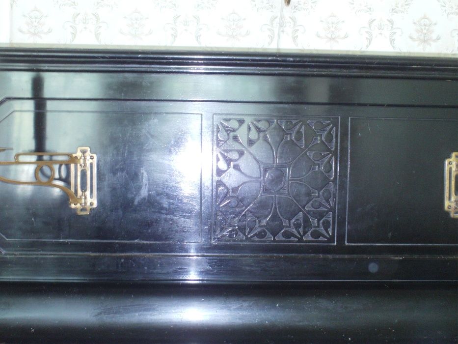 продаётся антикварное пианино F.Muhlbach.