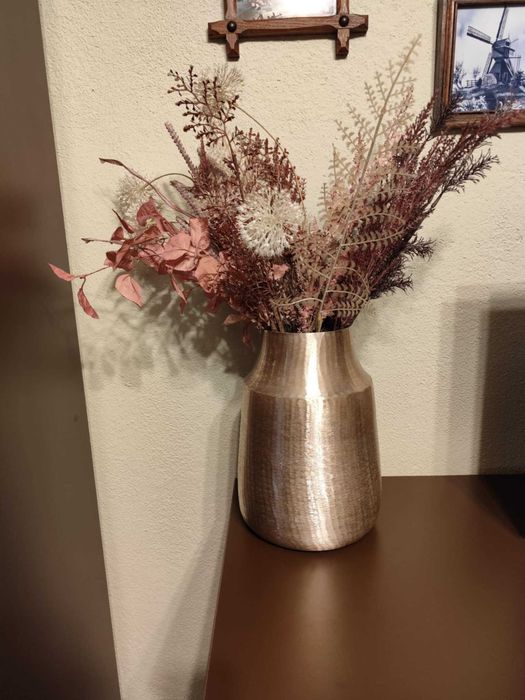 Голяма алуминиева ваза с модерен дизайн