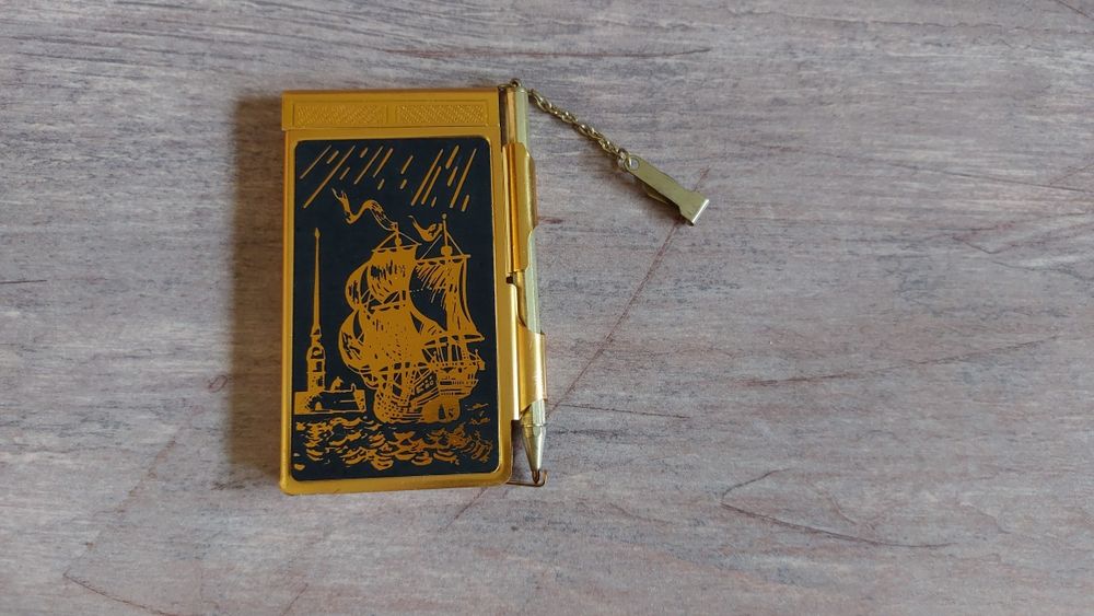 Винтидж тефтерче с метален гравиран калъф