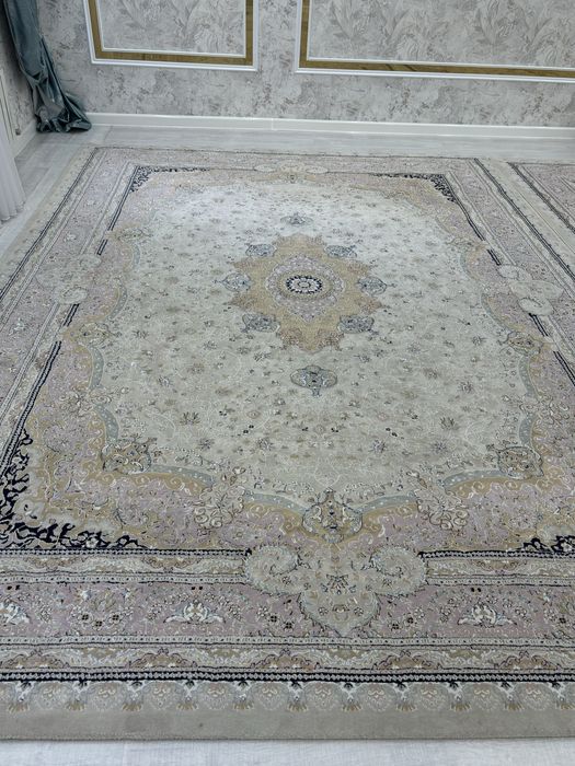 Продается ковер высокого качества.