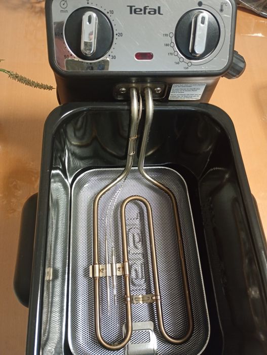 Friteuza Tefal .