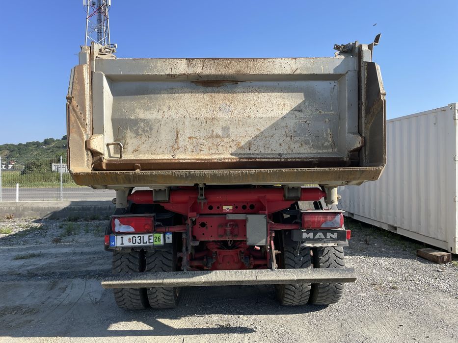 Man mercedes 8x4 basculabil pe 3 parti