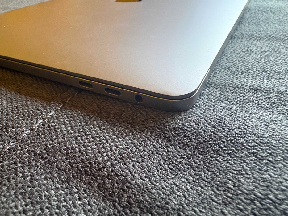 MacBook Pro (13 inchi, 2017), 8GB, I5 2.9 GHz