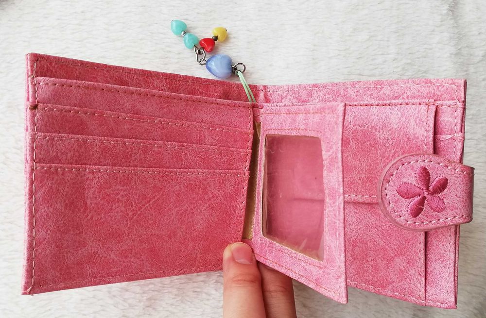 Лот 8 неща - портмонета, гривни и други