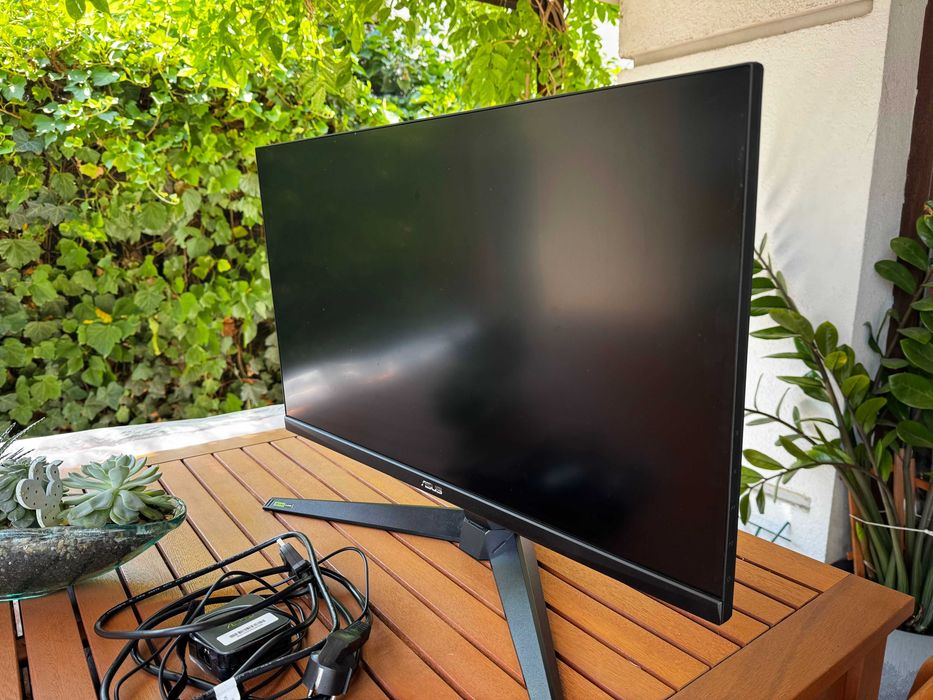 Monitor ASUS TUF Gaming QHD 27 inch 180Hz in garantie