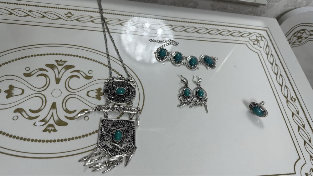 Национальные украшение