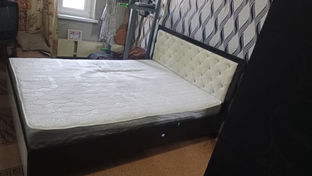 Двухспальный кровать