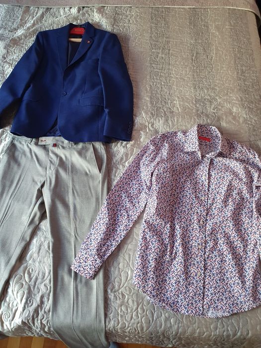 Costum camasa sacou pantaloni