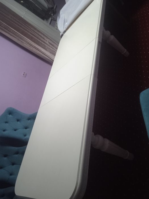 Стол для. Гостинной