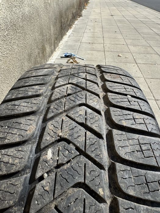 Джанти със зимни гуми 5х114,3 225/50/17 Pirelli sottozero 3