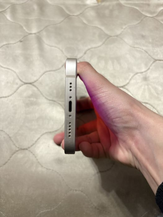 Продам Iphone 13