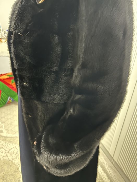 Норка шуба. Қара түсті. До колен