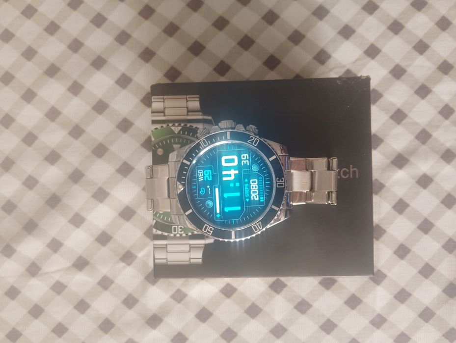 Смарт часы в нержавеющей оправе