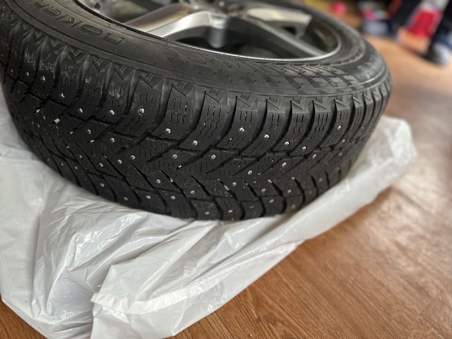 Jante aliaj R18 cu anvelope iarnă cu ținte