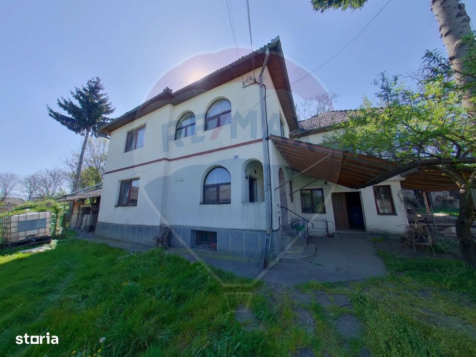 Casă / Vilă cu 4 camere de vânzare, teren generos!