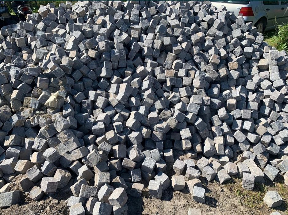 Vând piatră și montez