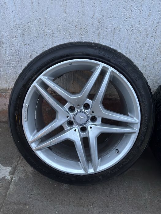 В продаде AMG диски разна широкие