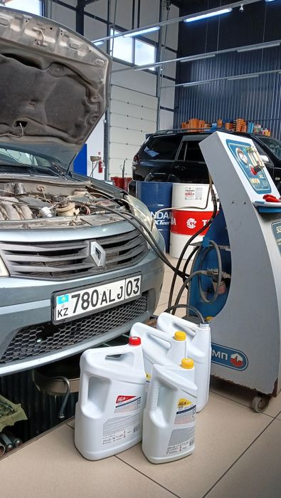 Продам Рено Сандеро 2012г 1.6л
