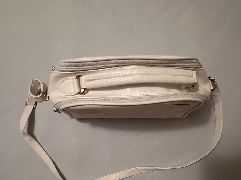 Бяла чанта с дръжка