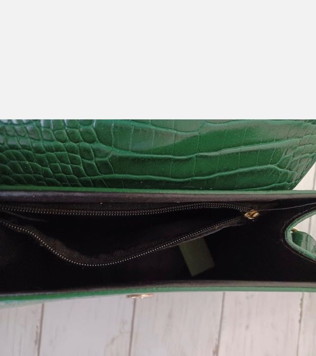 Малка зелена чанта крокодилска кожа
