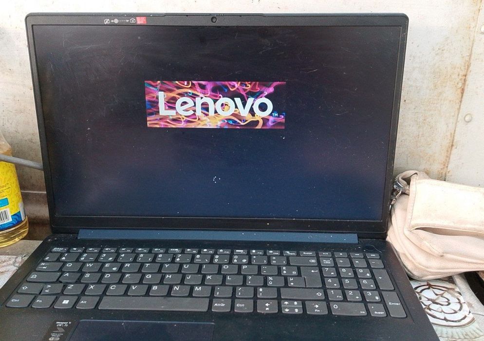 Продается ноутбук Леново.