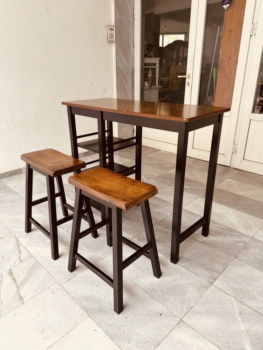 Бар маса с два стола – масивен дървен комплект