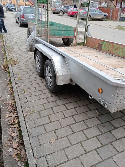 Remorca transport utilaje cu rampe.