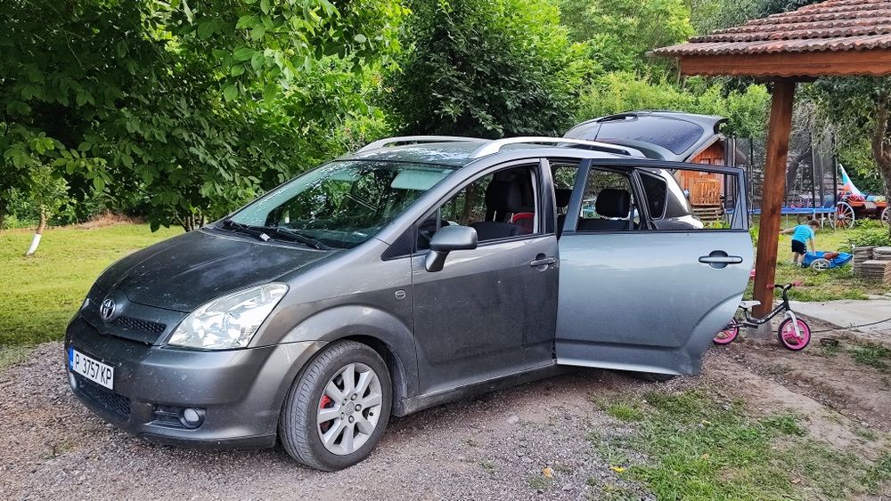 Toyota  Corolla Verso 2.2 136