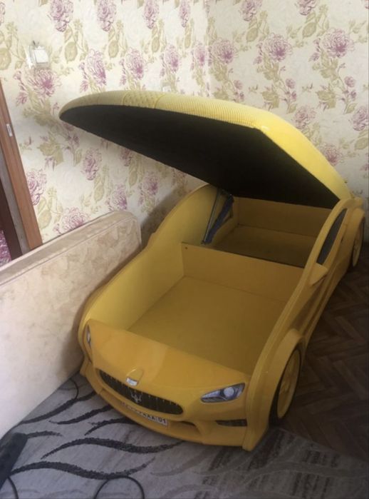 Детская кровать машина