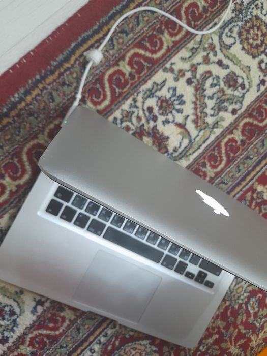 Apple MacBook Pro 13 Intel Core i7 8 GB SSD 240 GB WD