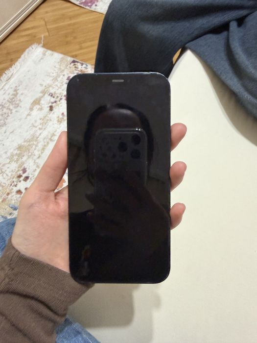 Продам iPhone 12