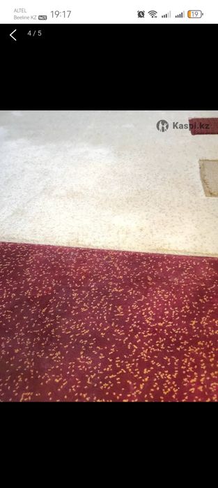 Ковёр толстый, хорошего качества