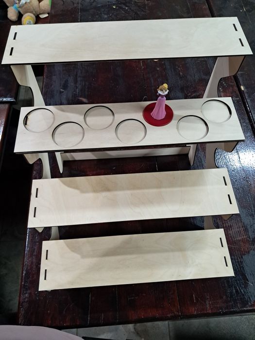 Стойка за колекцията на Дисни