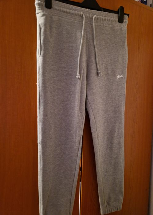Pantaloni pull&bear de barbati