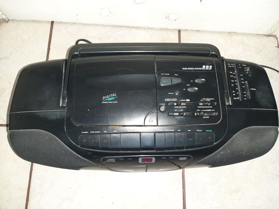 Vind  radio casetofon cu cd second  hand