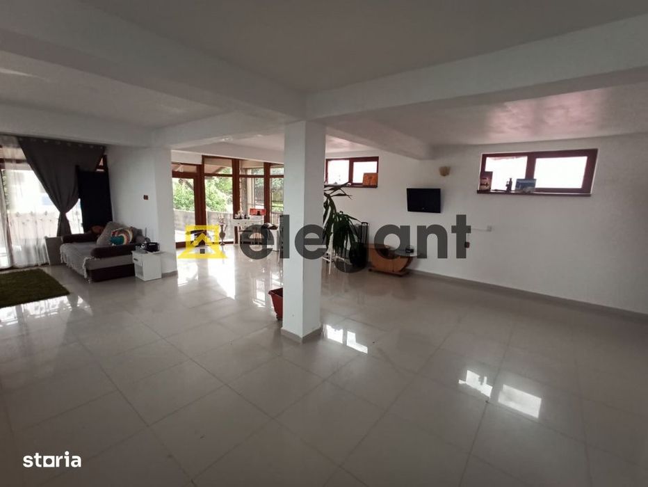 Casa cu spatiu comercial la principala, 216 mp utili, Simnicul de Sus